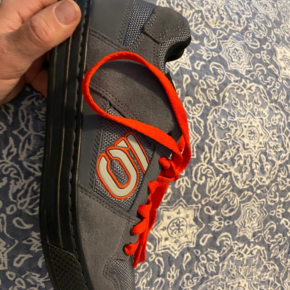 FIVE TEN SLEUTH DLX MOUNTAIN BIKE SHOES sz 9 NWOT